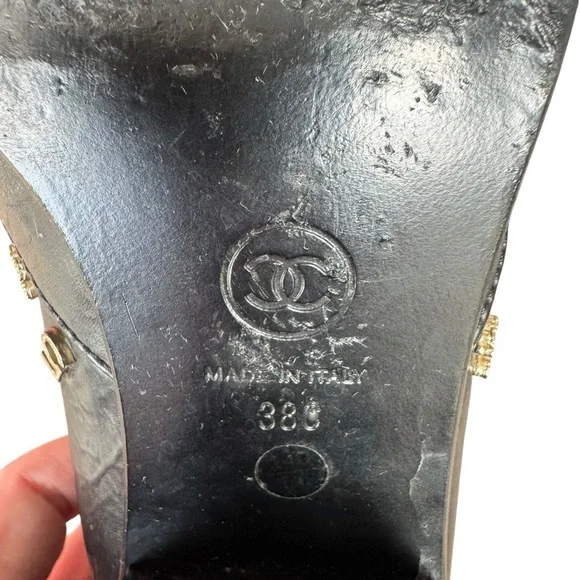 Chanel - Lucky Charms Interlocking CC Logo Pumps Black Leather Sz 38 - Picture 9 of 11